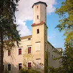 Zamek 3* Dobroszyce
