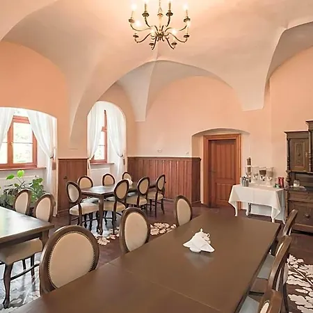 Zamek 3* Dobroszyce