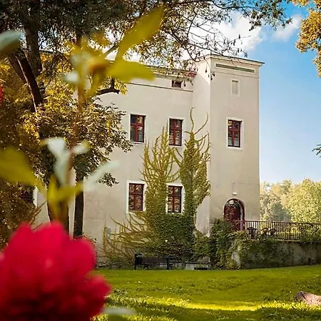 Aparthotel Zamek Dobroszyce