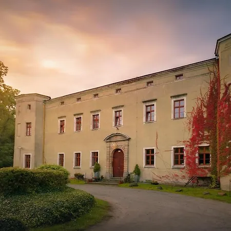 Zamek Hotel apartamentowy Dobroszyce